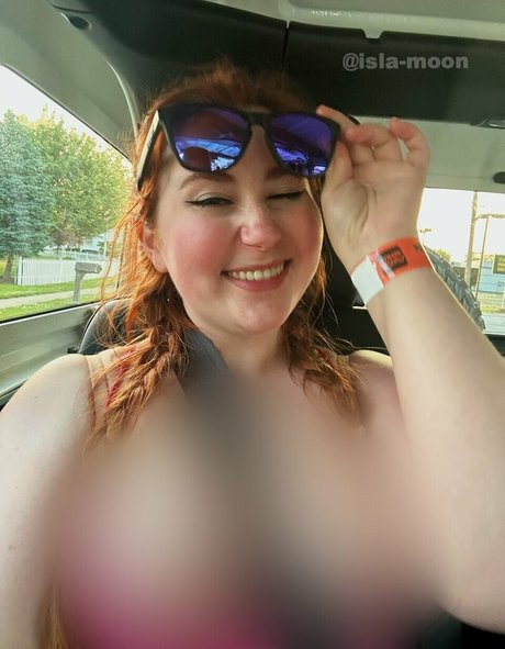 isla moonfree model naked galleries