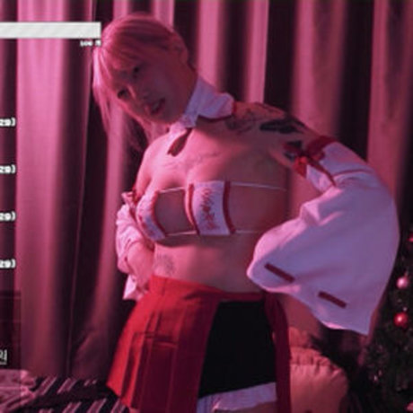 Natoma45 model hot pic