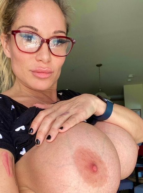 Tyler Faith star sexy photos