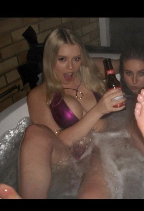 Sarah Anne Hooper model beautiful pic