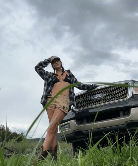 Aubry Babcock sexy star photo