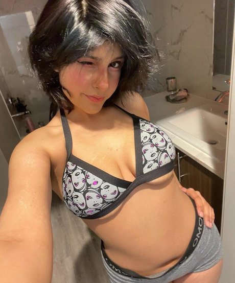 Dhawani Chugh free pornstar image