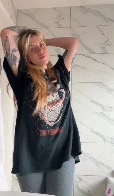 Bea Dux star art pics