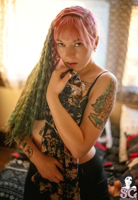 Venomousrose star nude photos