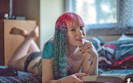 Venomousrose erotic model picture