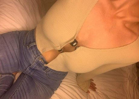 iammrs j erotic model pic