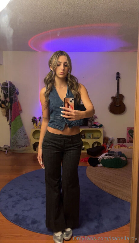 isabellaroy erotic model photo