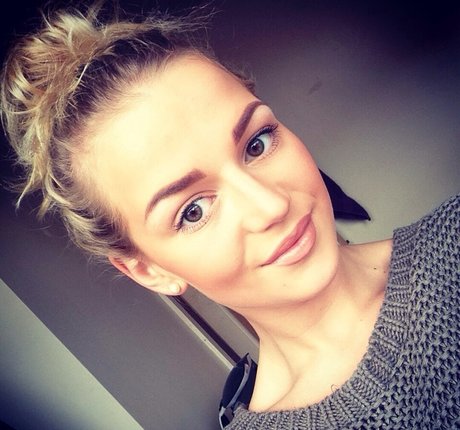 Holly Eriksson naked actress pic