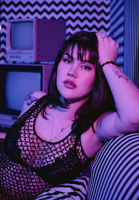 hereonneptune model naked photos