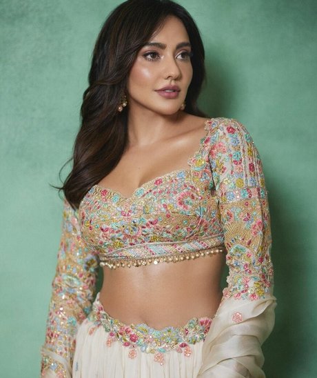 Neha Sharma star nice images