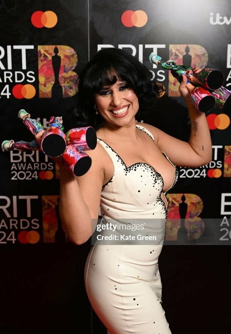Raye star top photos