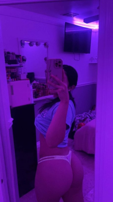 ayelenn model top img