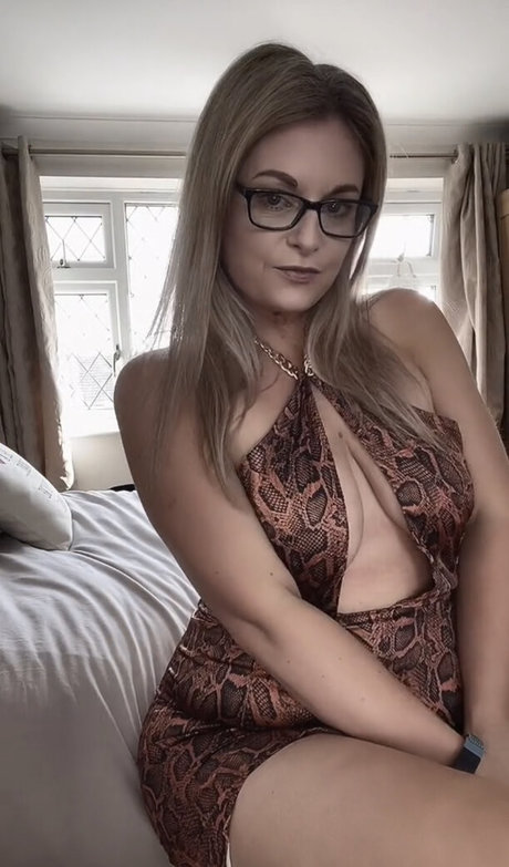 LisaJ Cosplay pornstar pretty picture