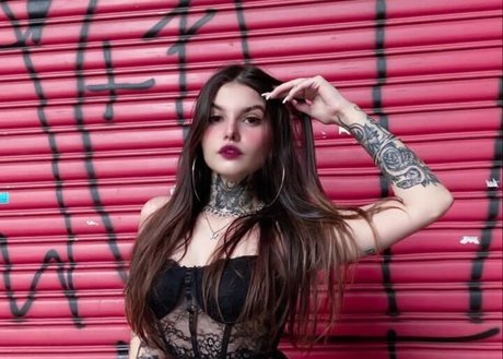 MariMirellee pretty model photo