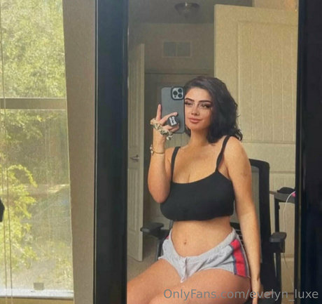 evelyn luxe nudes model pics