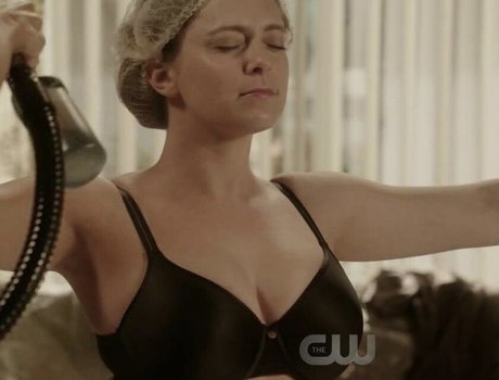 Rachel Bloom sexy actress pic