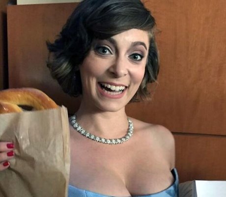Rachel Bloom hd star photos