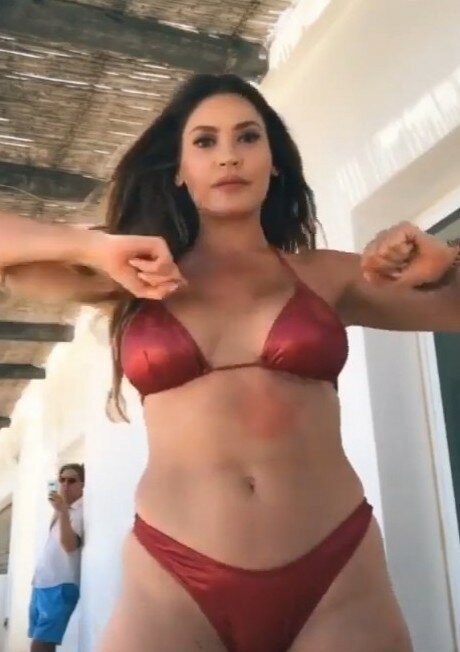 Ella Anastasiou model free image