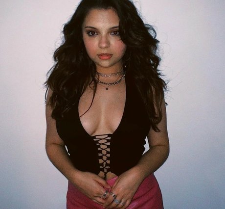 Cree Cicchino sexy model photo