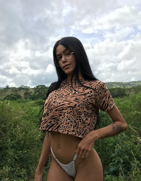 EvilHotGirll pretty model pics