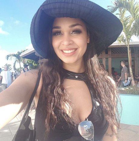 Melissa Bonny model adult pic