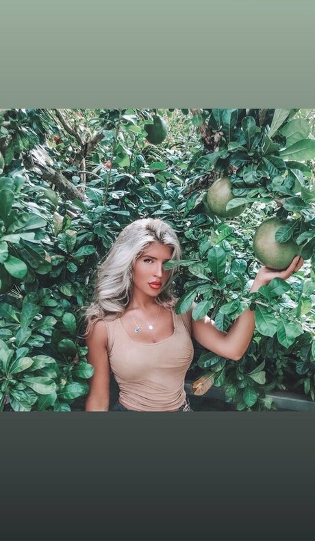 Hafiia Mira star sexy pictures