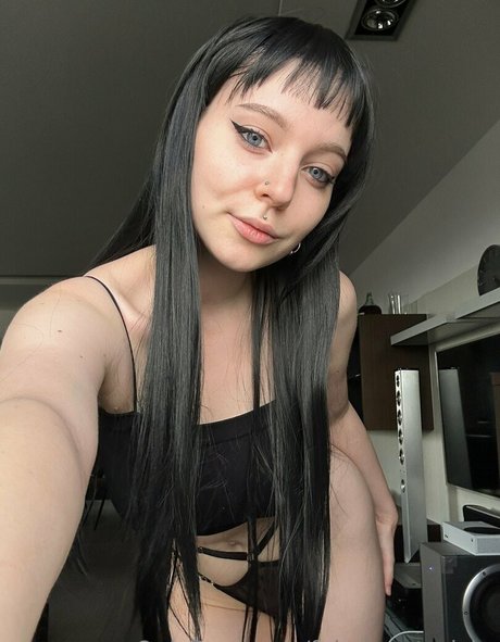 fulminant vicky model nude images