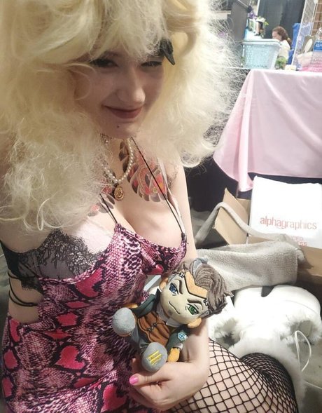 venom wifey model nude gallery