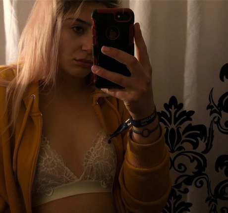 Saskia0 star nude image