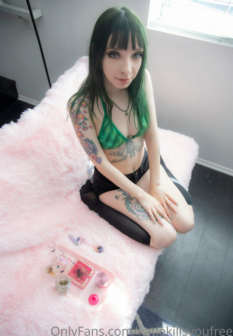 katiekillsyoufree high quality star picture