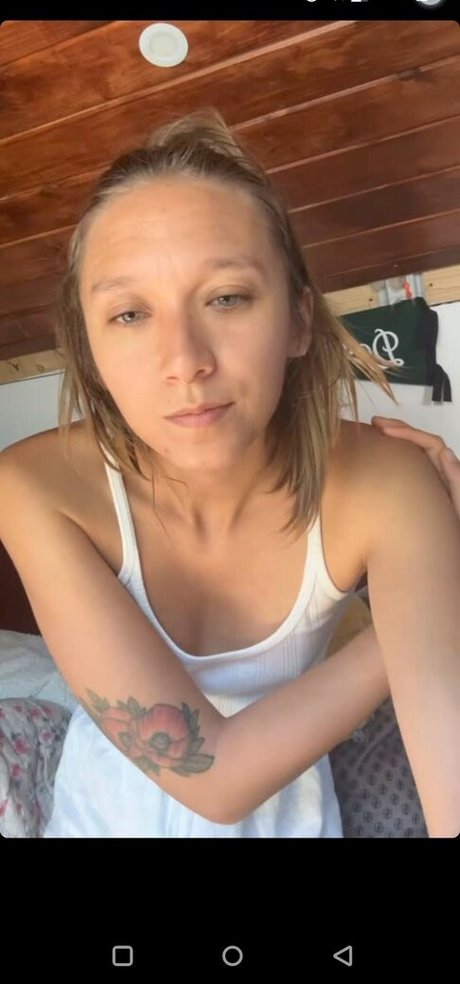 Nikita Crump naked model images