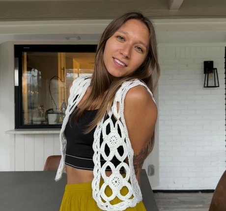 Nikita Crump pretty pornstar galleries