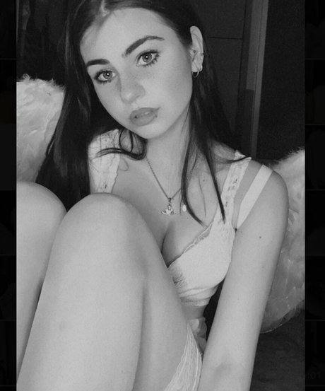 skyepastapins model hot img