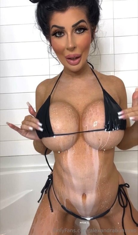 Alexandra Bunny top star img