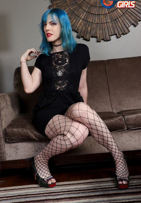 Daisy Chainsaw model exclusive images