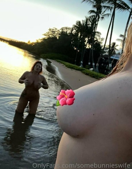 somebunnieswife pornstar adult photos