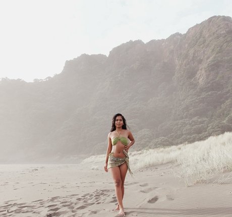 Miaz1234 hot actress galleries