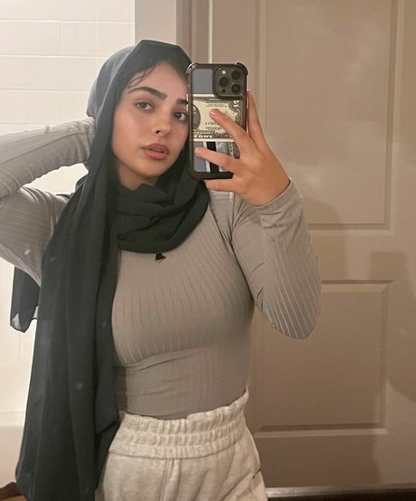 amanamalk1 perfect star pic