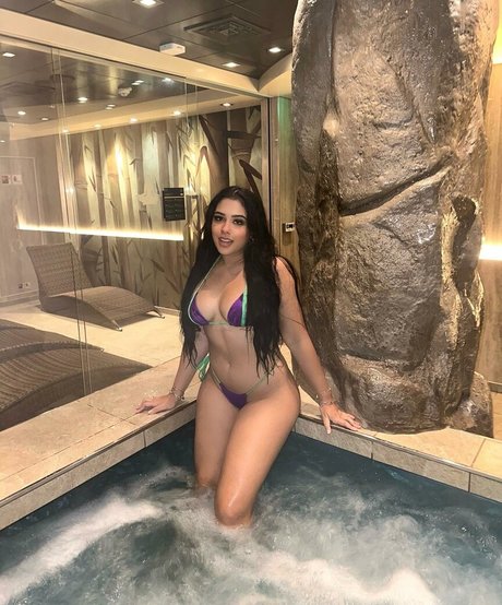 Cinthia Cruz hot model gallery