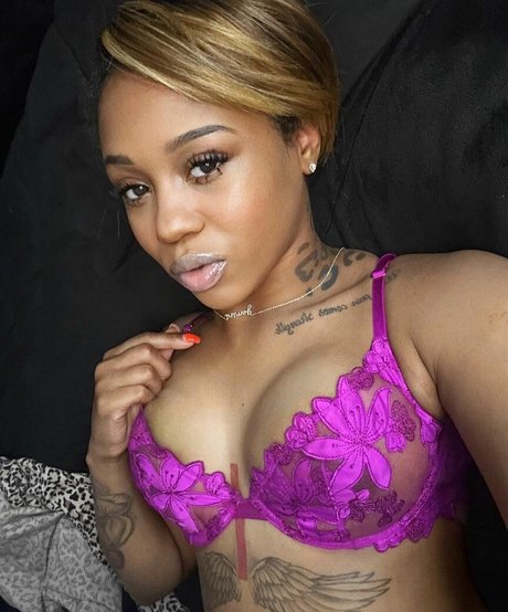 Yuno Zaza model pornographic pics