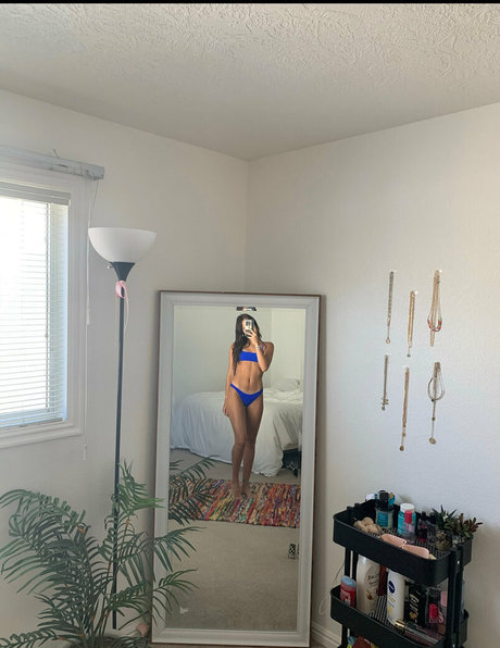 kylienelson hot model photo