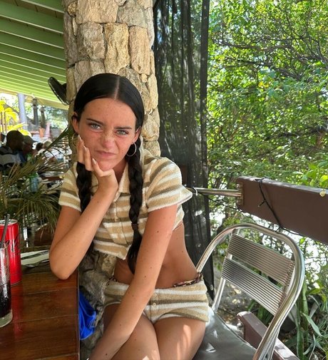 Olivia Neill exclusive actress gallery