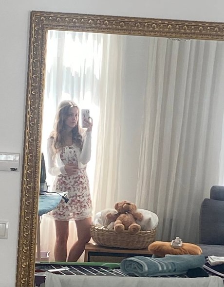 Nefffss model adult image