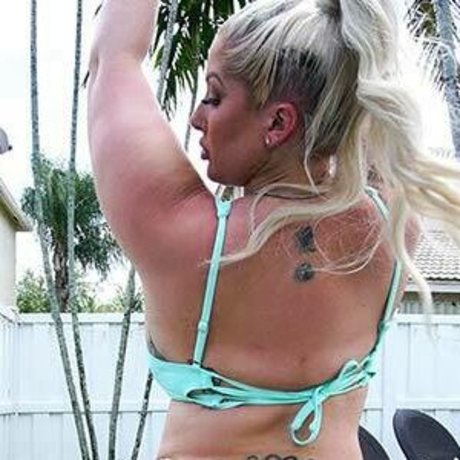 MzDani pornstar art photos