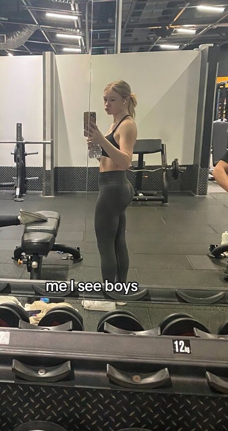 a mae 04 xxx pornstar image