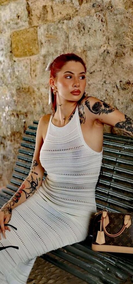 Ukiq model pornographic pic