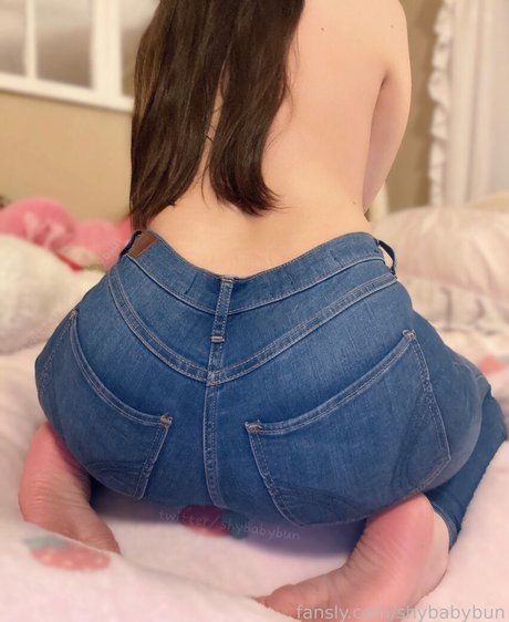 Shybabybun art model img