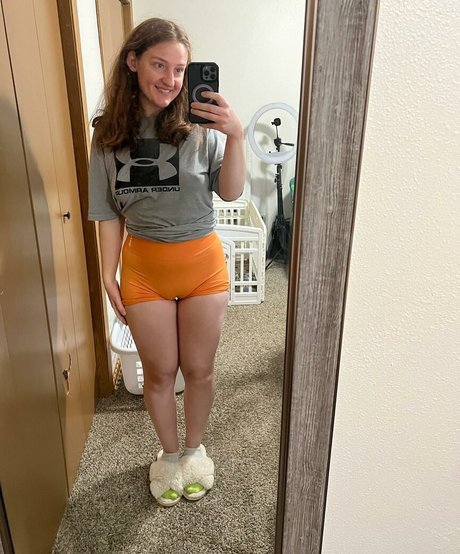 Adorablelilli sexy star photo