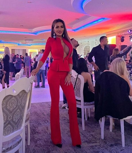 Iulia Carmen xxx model archive