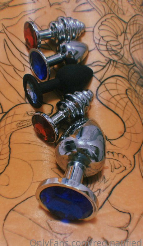 red natified pretty pornstar img